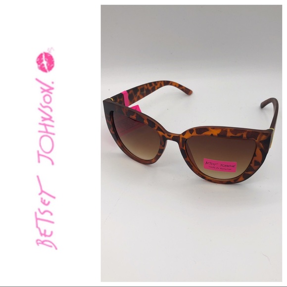 Betsey Johnson Accessories - NEW BETSEY JOHNSON LEOPARD SUNGLASSES